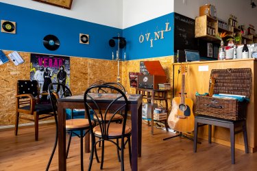 Ovinil Café