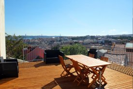 <p class= annonceFrom >Lisbonne immobilier</p> | Maison T5 de 200 m² transformée en appartements - São Vicente / Graça | BVP-FaC-774