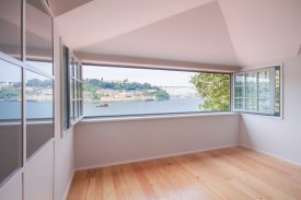<p class= annonceFrom >Porto immobilier</p> | Appartement T2 de 103 m² face au Douro - Porto / Massarelos | BVP-FaC-980